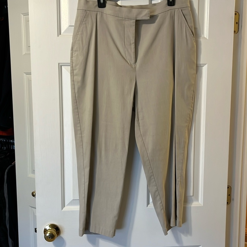 Mossimo woman stretch capris